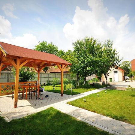 Apartments Svetlica Backi Petrovac Buitenkant foto